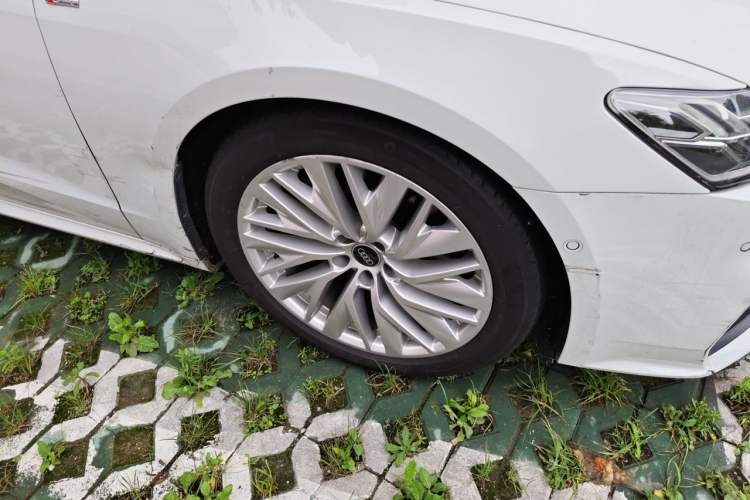 Used Audi A7 2020 45 TFSI Exclusive Edition Right Front Wheel Hub