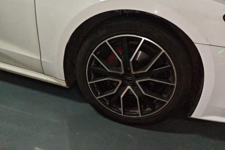 Used Audi A7 2020 40 TFSI Luxury Model Right Front Wheel Hub