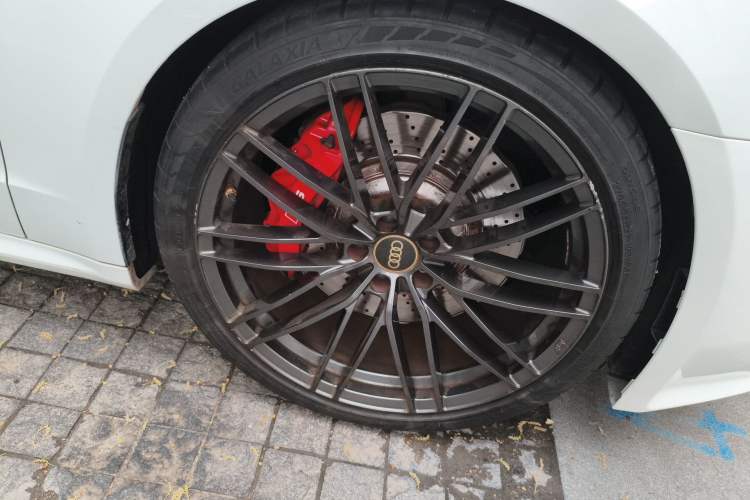 Used Audi A7 2020 40 TFSI Luxury Model Right Front Wheel Hub