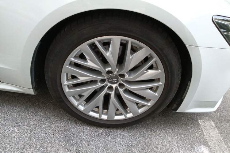 Used Audi A7 2020 45 TFSI Prestige Edition Right Front Wheel Hub