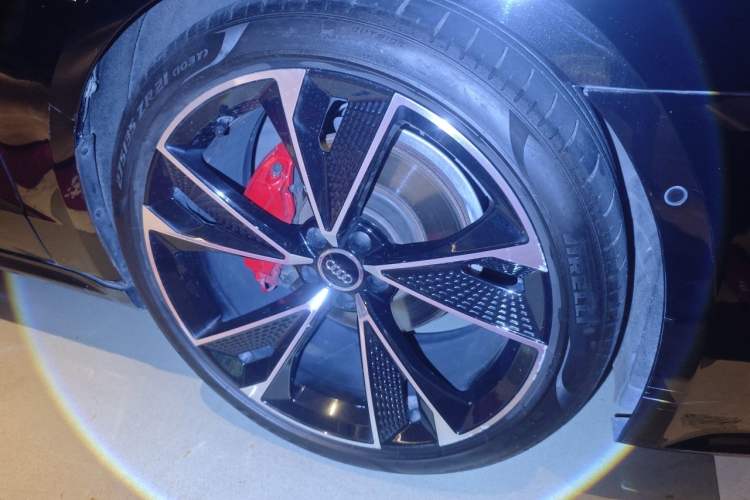 Used Audi A7 2021 45 TFSI Prestige Edition Right Front Wheel Hub