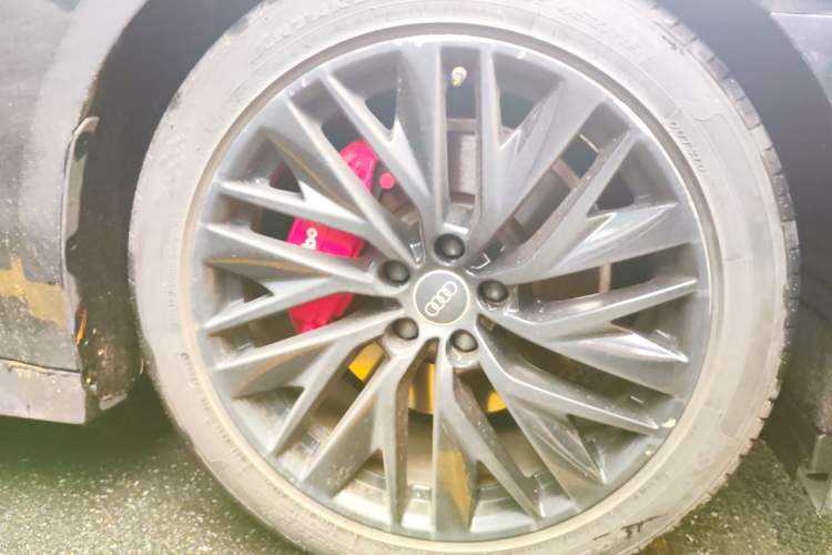 Used Audi A7 2021 45 TFSI Prestige Edition Right Front Wheel Hub