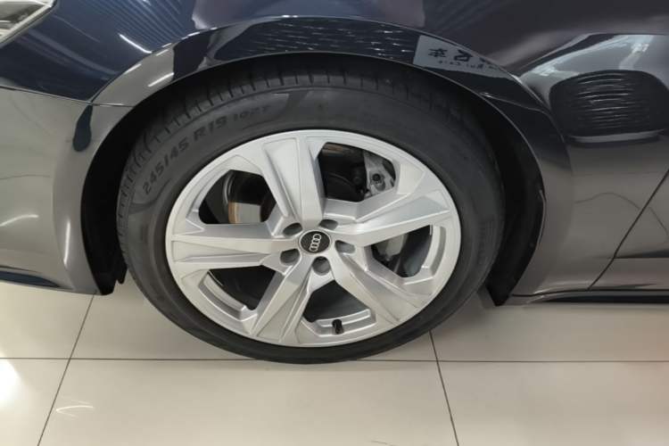 Used Audi A7 2021 40 TFSI Luxury Edition Left Front Wheel Hub