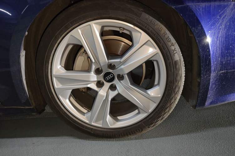 Used Audi A7 2021 40 TFSI Luxury Edition Right Front Wheel Hub