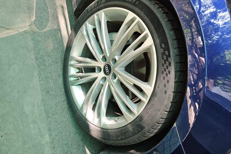 Used Audi A7 2021 45 TFSI Prestige Edition Right Front Wheel Hub