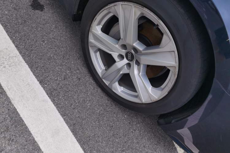 Used Audi A7 2021 40 TFSI Luxury Edition Right Front Wheel Hub