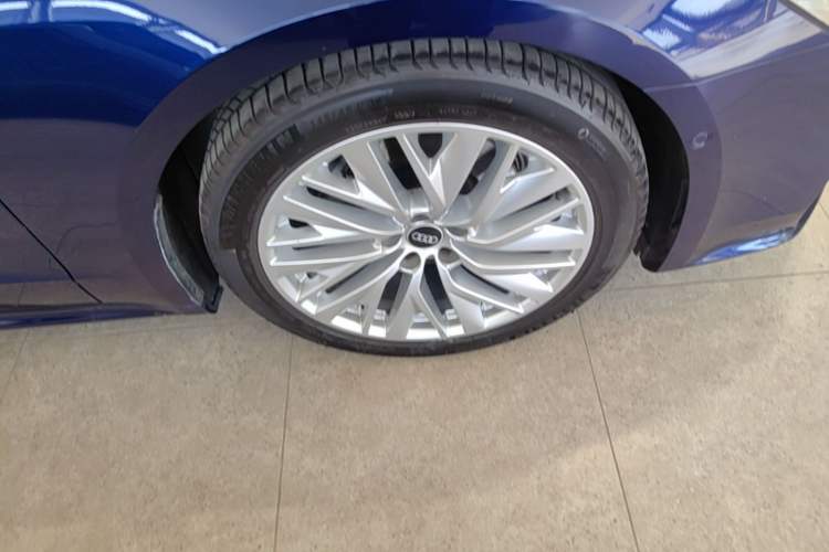 Used Audi A7 2021 45 TFSI Prestige Edition Right Front Wheel Hub