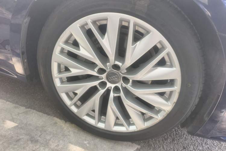 Used Audi A7 2021 45 TFSI Prestige Edition Right Front Wheel Hub
