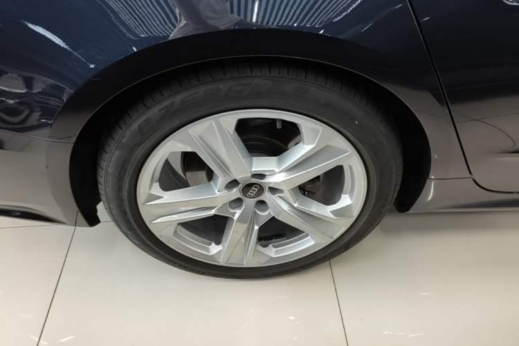 Used Audi A7 2021 40 TFSI Luxury Edition Right Rear Wheel Hub