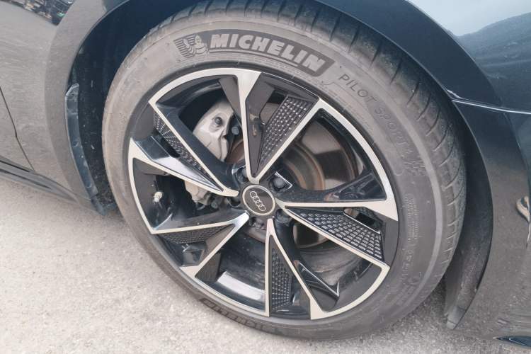Used Audi A7 2021 40 TFSI Luxury Edition Right Front Wheel Hub