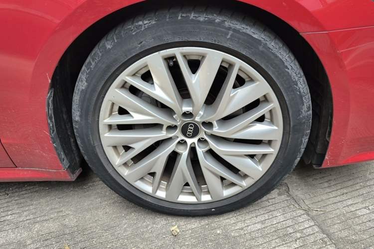 Used Audi A7 2021 40 TFSI Luxury Edition Right Front Wheel Hub