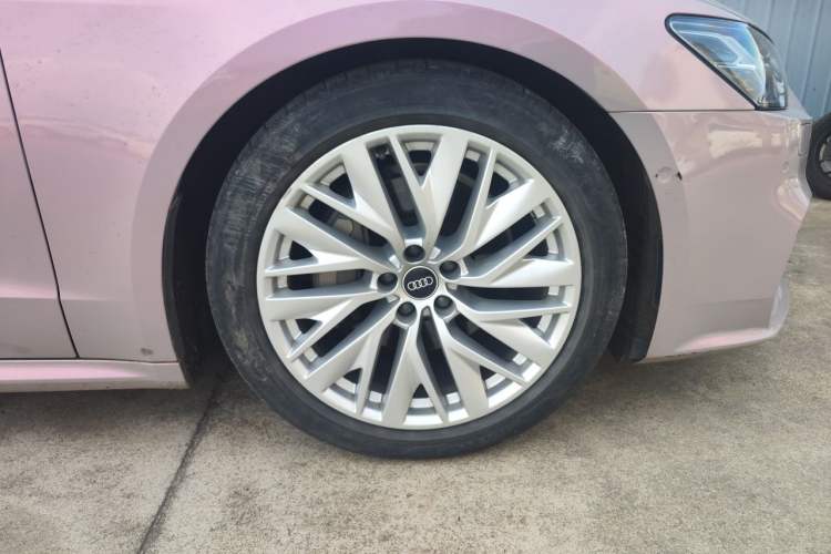 Used Audi A7 2021 45 TFSI Exclusive Edition Right Front Wheel Hub