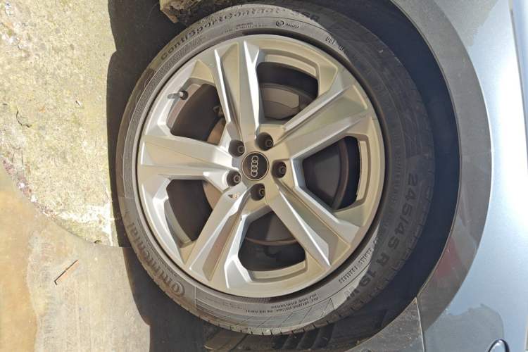 Used Audi A7 2021 40 TFSI Luxury Edition Right Front Wheel Hub