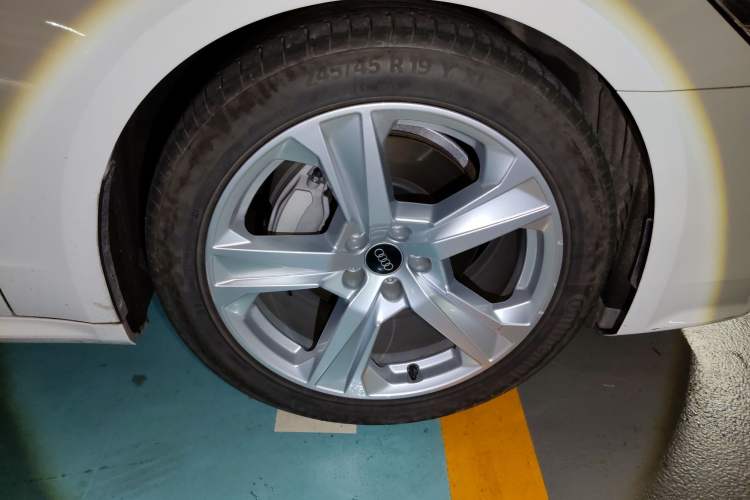 Used Audi A7 2021 40 TFSI Luxury Edition Right Front Wheel Hub
