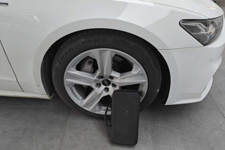 Used Audi A7 2021 40 TFSI Luxury Edition Right Front Wheel Hub