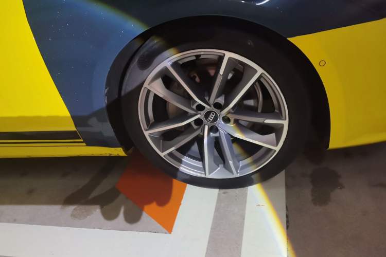 Used Audi A7 2021 45 TFSI Prestige Edition Right Front Wheel Hub