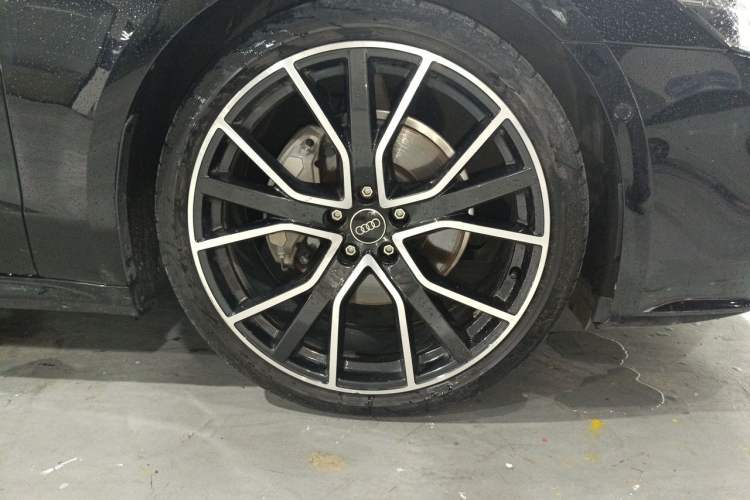 Used Audi A7 2022 45 TFSI Prestige Edition Right Front Wheel Hub