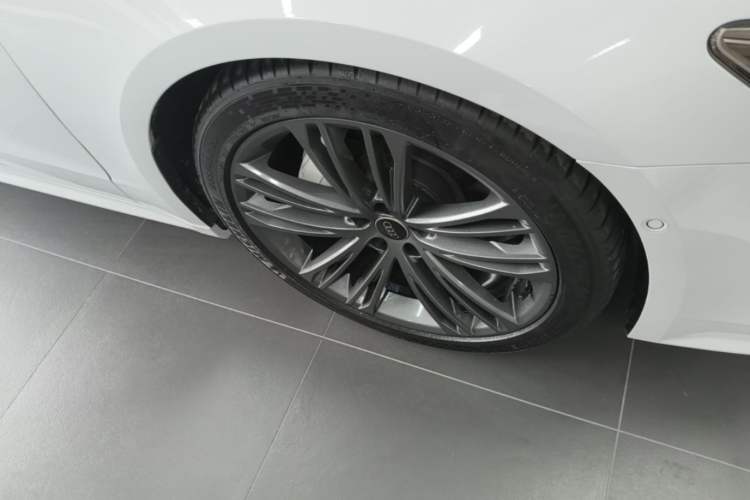 Used Audi A7 2022 45 TFSI Prestige Edition Right Front Wheel Hub