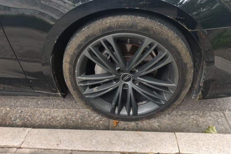 Used Audi A7 2023 45 TFSI Prestige Edition Right Front Wheel Hub