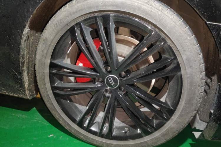 Used Audi A7 2023 45 TFSI Prestige Edition Right Front Wheel Hub