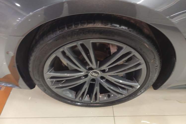 Used Audi A7 2023 45 TFSI Prestige Edition Left Front Wheel Hub