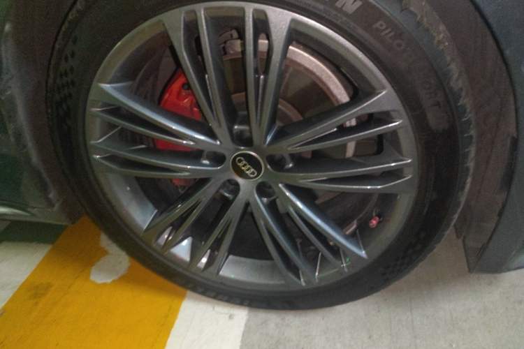 Used Audi A7 2023 45 TFSI Prestige Edition Right Front Wheel Hub