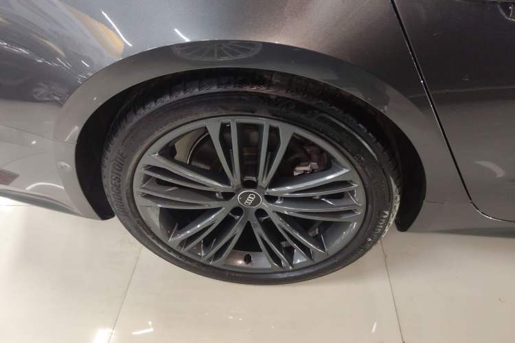 Used Audi A7 2023 45 TFSI Prestige Edition Right Rear Wheel Hub