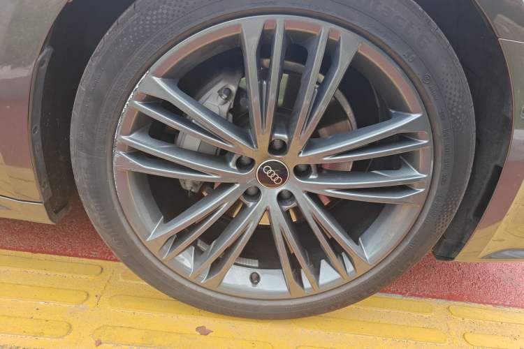 Used Audi A7 2023 45 TFSI Prestige Edition Right Front Wheel Hub