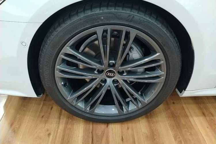 Used Audi A7 2023 45 TFSI Prestige Edition Left Front Wheel Hub