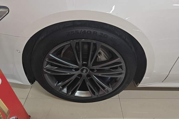 Used Audi A7 2023 45 TFSI Prestige Edition Left Front Wheel Hub