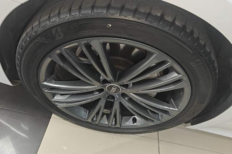 Used Audi A7 2023 45 TFSI Prestige Edition Left Front Wheel Hub