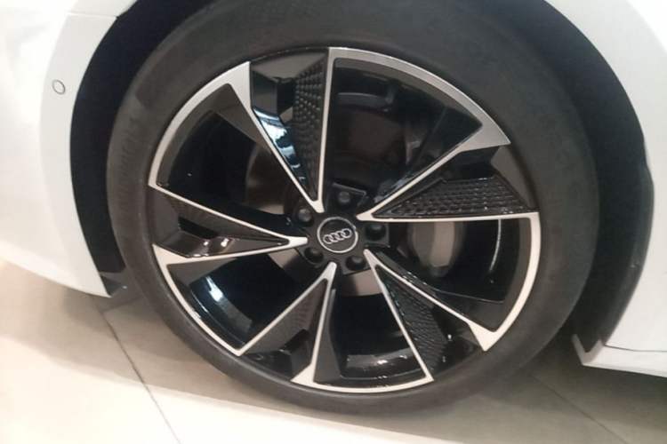 Used Audi A7 2023 45 TFSI Prestige Edition Left Front Wheel Hub