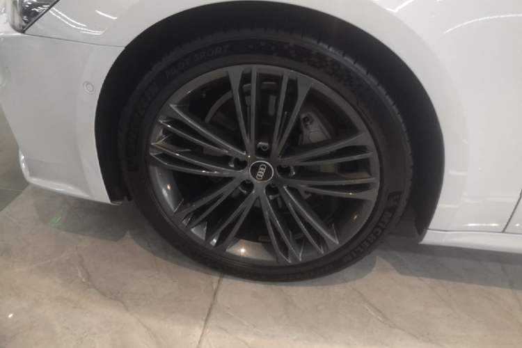 Used Audi A7 2023 45 TFSI Prestige Edition Left Front Wheel Hub