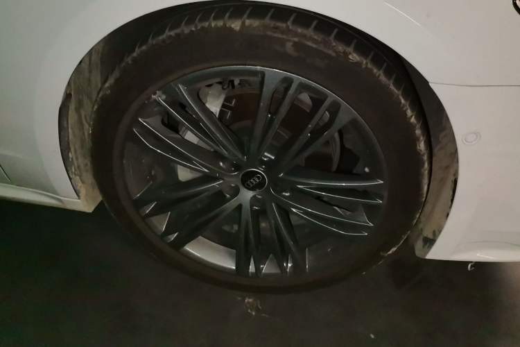 Used Audi A7 2023 45 TFSI Prestige Edition Right Front Wheel Hub