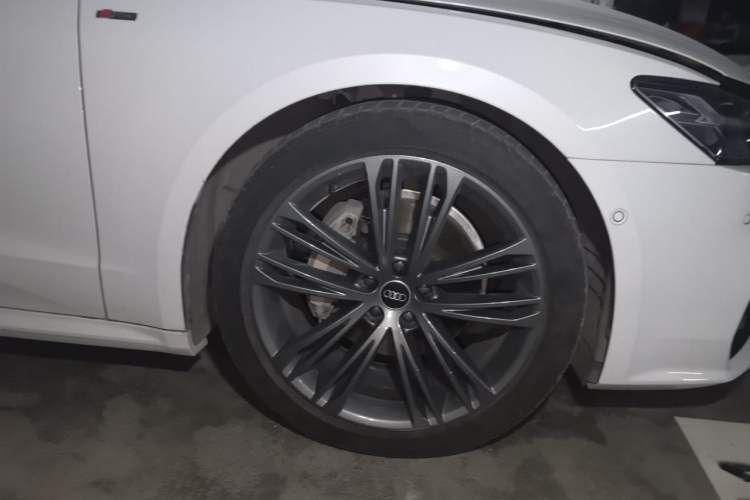 Used Audi A7 2023 45 TFSI Prestige Edition Right Front Wheel Hub