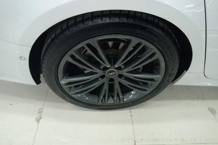 Used Audi A7 2023 45 TFSI Prestige Edition Right Rear Wheel Hub