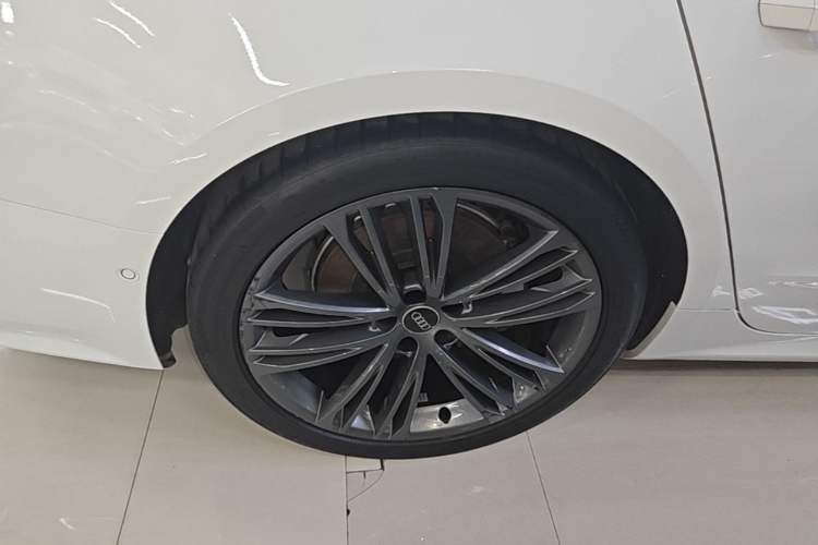 Used Audi A7 2023 45 TFSI Prestige Edition Right Rear Wheel Hub