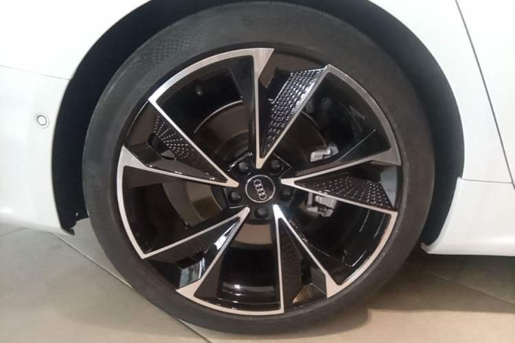 Used Audi A7 2023 45 TFSI Prestige Edition Right Rear Wheel Hub