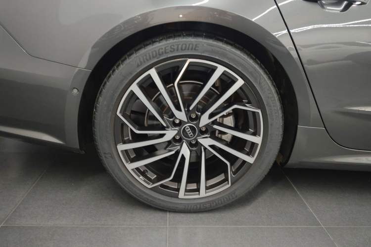 Used Audi A7 2024 45 TFSI Prestige Edition Right Rear Wheel Hub