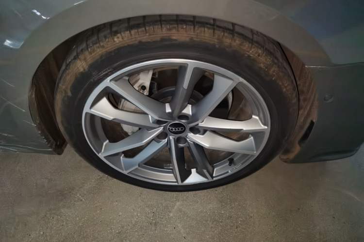 Used Audi A7 2024 45 TFSI Prestige Edition Right Front Wheel Hub
