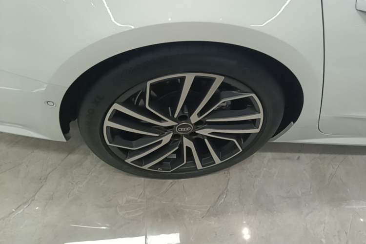 Used Audi A7 2024 45 TFSI Prestige Edition Right Rear Wheel Hub
