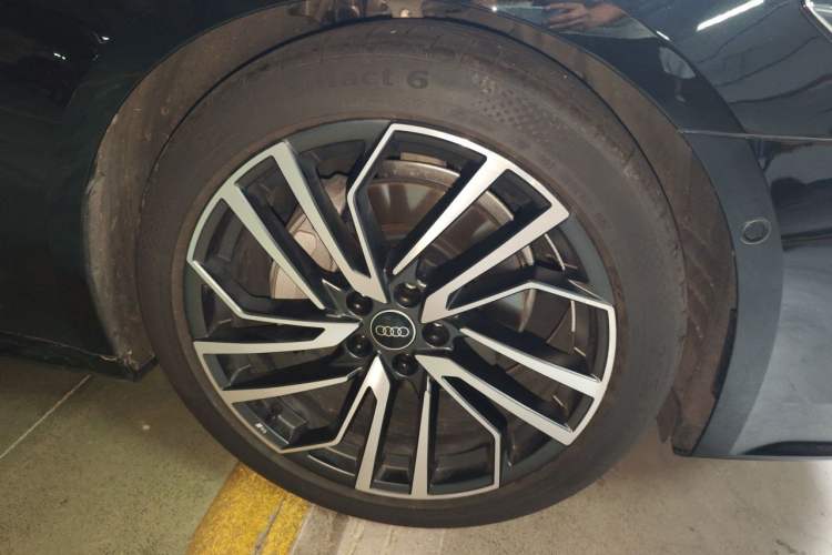 Used Audi A7 2025 45 TFSI Prestige Edition Right Front Wheel Hub