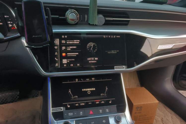 Used Audi A7L 2022 45 TFSI quattro S-line Wind Rider Audio And AC Panel