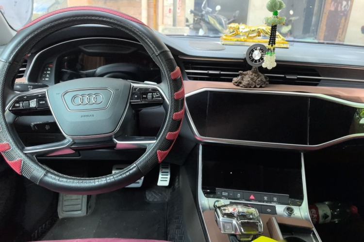 Used Audi A7L 2022 45 TFSI S-line Dream-Building Edition Center Console