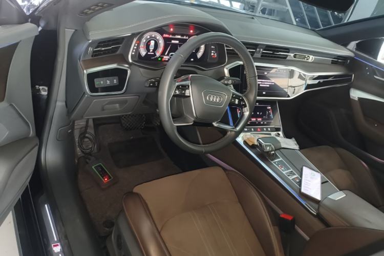 Used Audi A7L 2022 45 TFSI S-line Dream-Building Crystal Flow Package Center Console