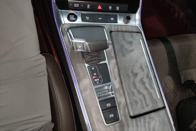 Used Audi A7L 2022 45 TFSI quattro S-line Visionary Edition Obsidian Black Package Gear Lever