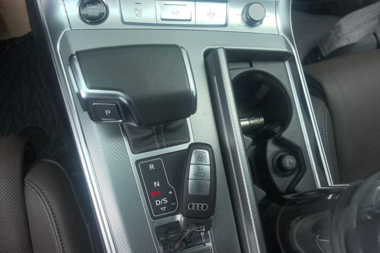 Used Audi A7L 2022 45 TFSI quattro S-line Visionary Edition Obsidian Black Package Gear Lever