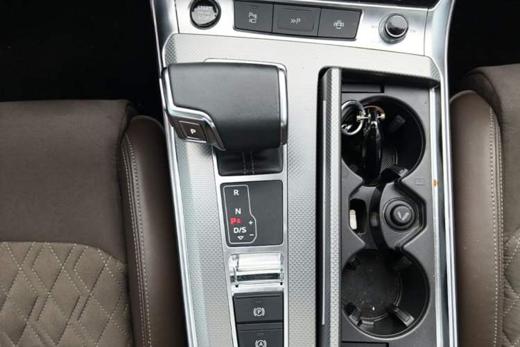 Used Audi A7L 2022 45 TFSI quattro S-line Wind Rider Gear Lever