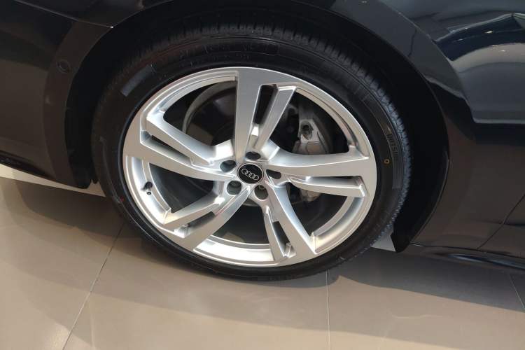 Used Audi A7L 2022 45 TFSI quattro S-line Wind Rider Left Front Wheel Hub