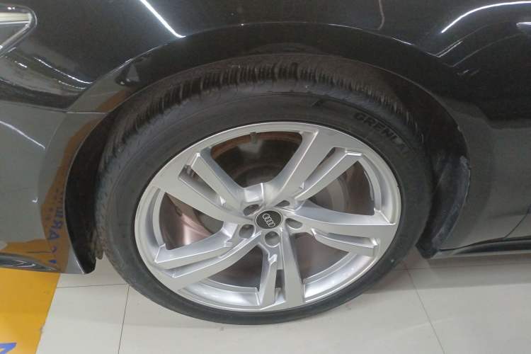 Used Audi A7L 2022 45 TFSI S-line Dream-Building Edition Left Front Wheel Hub